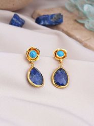 L'Atelier de Gaia Pozłacane kolczyki-wkrętki z lapis lazuli i turkusami rozmiar: onesize. Niebieskie kolczyki damskie L'Atelier de Gaia, z lazurytem, pozłacane. Za 74.28 zł.