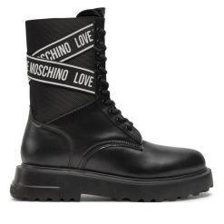 Trzewiki LOVE MOSCHINO. Czarne botki damskie Love Moschino, bez obcasa, na płaskiej podeszwie, bez zapięcia. Za 699.99 zł.