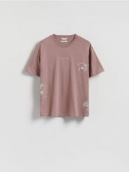 T-shirt boxy z nadrukiem - różowy. Czerwone t-shirty męskie Reserved, l, bez wzorów, z bawełny, bez kołnierzyka. W wyprzedaży za 35.99 zł.