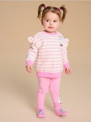 Bluza The Moomins - kremowy. Białe bluzy i bluzki niemowlęce Sinsay, bez wzorów, bez ramiączek, bez kaptura. W wyprzedaży za 13.99 zł.