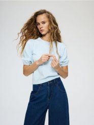 Sweter z aplikacjami - jasnoturkusowy. Niebieskie swetry klasyczne damskie Reserved, l, z dzianiny, bez kołnierzyka. Za 109.99 zł.