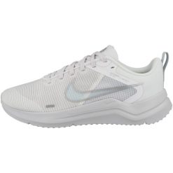 Tenisówki Nike Model Downshifter 12 Womens Kolor Biały. Białe obuwie do biegania damskie Nike, bez wzorów, z materiału. Za 309.99 zł.