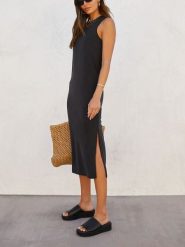 Milan Kiss Sukienka w kolorze czarnym rozmiar: M. Czarne sukienki damskie Milan Kiss, na co dzień, m, bez wzorów, bez kołnierzyka, bez ramiączek, midi, proste. Za 148.96 zł.