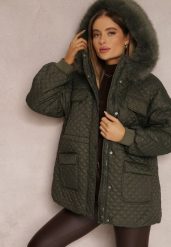 Ciemnozielona Kurtka z Futrzanym Kapturem i Drobnym Pikowaniem Obtashe. Zielone kurtki damskie Renee, l, bez wzorów, z futra. Za 164.99 zł.