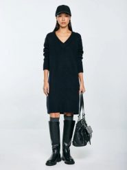 Sukienka damska dzianinowa z dodatkiem wełny czarna Julita 906. Czarne sukienki damskie Big Star, do pracy, l, z aplikacjami, z dzianiny, biznesowe, bez kołnierzyka, bez ramiączek, proste. Za 199.99 zł.