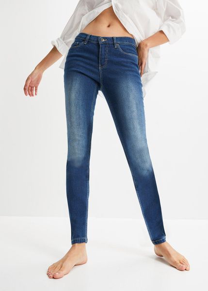 Dżinsy Skinny ze stretchem, średni stan. Niebieskie jeansy damskie bonprix. Za 82.99 zł.