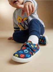 Wzorzyste trampki na rzep - Inny. Trampki i tenisówki męskie Sinsay, bez wzorów, bez zapięcia. Za 29.99 zł.