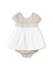 Mayoral Sukienka codzienna 1857 Beżowy Regular Fit. Brązowe sukienki dziewczęce Mayoral, bez wzorów, z syntetyku, bez ramiączek. Za 129.99 zł.