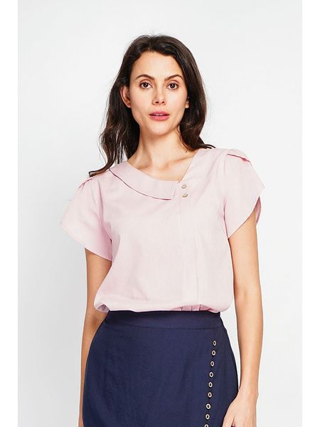 Le Jardin du Lin Bluzka w kolorze jasnoróżowym rozmiar: 42. Różowe bluzki damskie Le jardin du lin, bez wzorów, klasyczne, bez kołnierzyka, bez ramiączek. Za 118.84 zł.