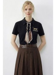 Bianco Lucci Koszulka polo w kolorze czarnym rozmiar: M. Czarne bluzki damskie Bianco Lucci, m, z aplikacjami, bez kołnierzyka, bez ramiączek. Za 119.95 zł.