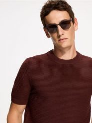 Prążkowany sweter z wiskozą - ciemnobrązowy. Brązowe swetry męskie Reserved, l, bez wzorów, z dzianiny, bez kołnierzyka. Za 119.99 zł.