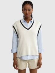 Sweter kamizelka damska biała Veistona 100. Białe kamizelki damskie Big Star, l, z dresówki, bez kołnierzyka. W wyprzedaży za 79.99 zł.