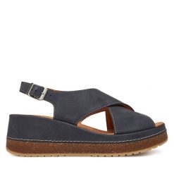 Sandały Clarks. Niebieskie sandały damskie Clarks, bez wzorów, bez obcasa, na koturnie. Za 369.99 zł.