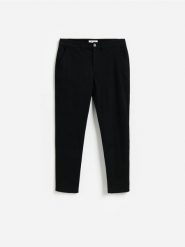 Spodnie slim fit z lyocellem - czarny. Czarne spodnie materiałowe męskie Reserved, bez wzorów, z lyocellu. Za 149.99 zł.