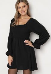 Czarna Rozkloszowana Sukienka z Elastyczną Górą i Falbankami przy Rękawach Saviella. Czarne sukienki damskie Born2be, na co dzień, bez wzorów, z jeansu, eleganckie, bez kołnierzyka, bez ramiączek, mini, rozkloszowane. W wyprzedaży za 59.99 zł.