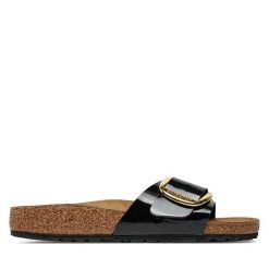 Klapki Birkenstock. Czarne klapki damskie Birkenstock, bez wzorów, bez obcasa. Za 499.99 zł.