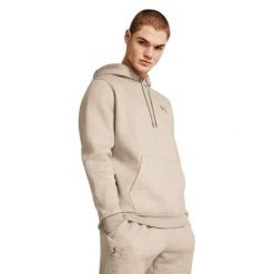 Bluza męska Under Armour Essential Fleece Hoodie. Brązowe bluzy sportowe męskie Under Armour, bez wzorów, sportowe, bez kołnierzyka, bez ramiączek. Za 249.99 zł.
