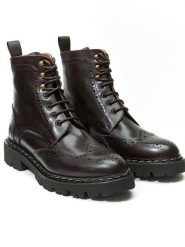 British Passport Skórzane botki w kolorze brązowym rozmiar: 38. Brązowe botki damskie British Passport, bez obcasa, bez zapięcia. Za 482.03 zł.