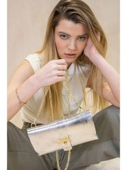 Christian Laurier Skórzana torebka "Ivy" w kolorze srebrnym - 23 x 12,5 x 2 cm rozmiar: onesize. Szare torebki klasyczne damskie Christian Laurier, bez wzorów, z materiału, bez dodatków. Za 173.99 zł.