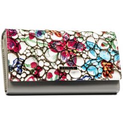 Skórzany, wielokolorowy portfel damski w kwiaty, wyposażony w system RFID - 4U Cavaldi. Portfele damskie 4U Cavaldi, bez wzorów, ze skóry. Za 89.99 zł.