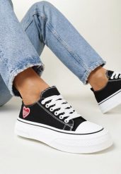 Czarne Trampki z Krótką Cholewką i Naszywką w Kształcie Serduszka Biancis. Czarne trampki i tenisówki damskie Born2be, z aplikacjami, z jeansu. Za 49.99 zł.