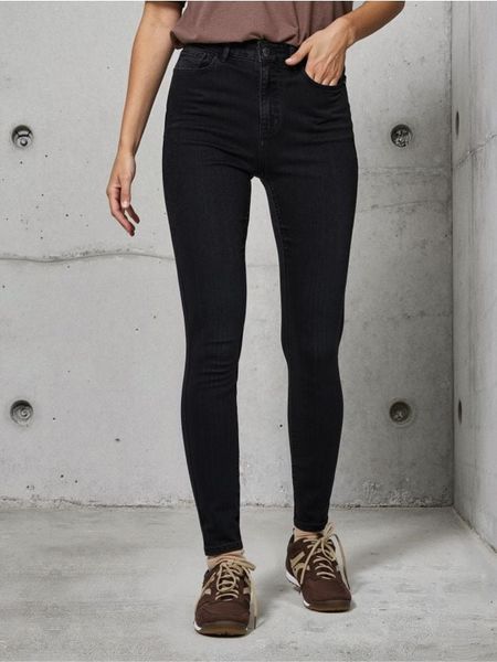 Spodnie jeansowe skinny - czarny. Czarne spodnie materiałowe damskie Sinsay, bez wzorów, z jeansu, plus size. Za 69.99 zł.