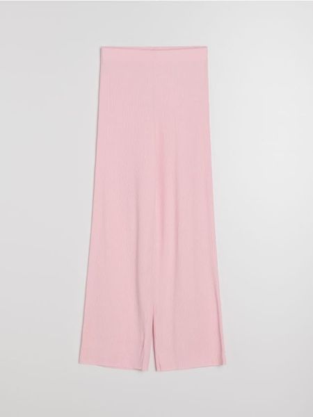 Prążkowane spodnie wide leg - różowy. Czerwone spodnie materiałowe damskie Sinsay, bez wzorów, prążkowane. Za 49.99 zł.