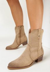 Beżowe Botki Kowbojki z Imitacji Zamszu Navve. Brązowe botki damskie Born2be, na lato, z jeansu, eleganckie, bez obcasa, na płaskiej podeszwie, bez zapięcia. Za 159.99 zł.