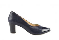 Czółenka Bayla-097 LJ6820-193 Granat, Skóra naturalna - 36. Niebieskie czółenka damskie Bayla, bez wzorów, ze skóry, bez obcasa, na obcasie. W wyprzedaży za 89.10 zł.