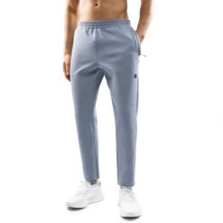 Męskie spodnie dresowe z prostą nogawką Fitness Siroko Catalyst. Niebieskie spodnie sportowe męskie SIROKO, z dresówki. Za 169.00 zł.
