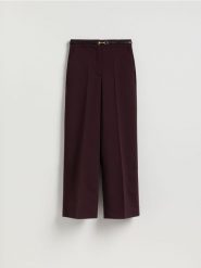 Spodnie z paskiem - ciemnofioletowy. Fioletowe spodnie materiałowe damskie Reserved, bez wzorów, z tkaniny. Za 159.99 zł.