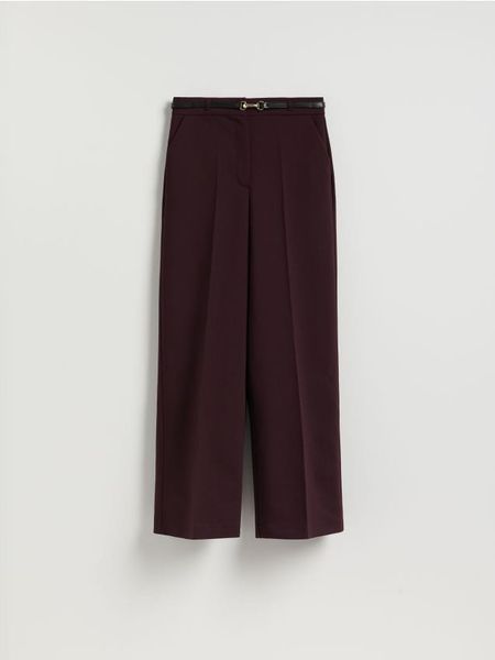 Spodnie z paskiem - ciemnofioletowy. Fioletowe spodnie materiałowe damskie Reserved, bez wzorów, z tkaniny. Za 159.99 zł.