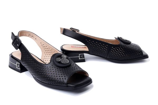 ARTIKER RELAKS 54C1631 czarny, sandały damskie. Czarne sandały damskie Artiker Relaks, bez wzorów, z gumy, bez obcasa, na obcasie. Za 229.90 zł.