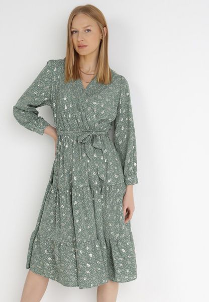 Zielona Sukienka Cintrine. Zielone sukienki damskie Born2be, l, bez wzorów, bez kołnierzyka, bez ramiączek, midi, kopertowe. Za 129.99 zł.