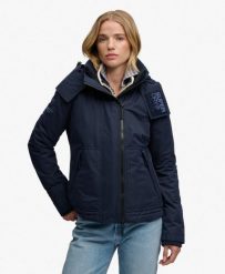 Superdry Kurtka z kapturem Microfibre Arctic Windcheater – DWR. Niebieskie kurtki damskie Superdry., bez wzorów, z elastanu, z kapturem. Za 373.50 zł.