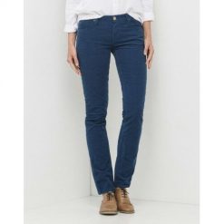 LEE DAMSKIE SPODNIE SZTRUKOSWE ELLY Bering Sea Blue L305LO61 112106099. Niebieskie spodnie materiałowe damskie Lee, bez wzorów. Za 319.99 zł.
