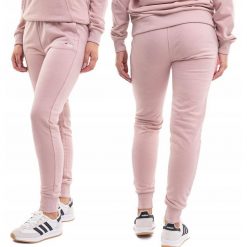 Spodnie Dresowe Damskie Fila Lucera Sportowe Dresy Bawełniane Wygodne. Fioletowe spodnie sportowe damskie Fila, m, z bawełny. Za 168.00 zł.