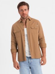 Męska bawełniana koszula REGULAR FIT z kieszeniami zapinanymi na guziki - camel V2 - Rozmiar: L. Brązowe koszule męskie Ombre Clothing, l, bez wzorów, z bawełny, bez kołnierzyka, bez ramiączek. W wyprzedaży za 69.99 zł.