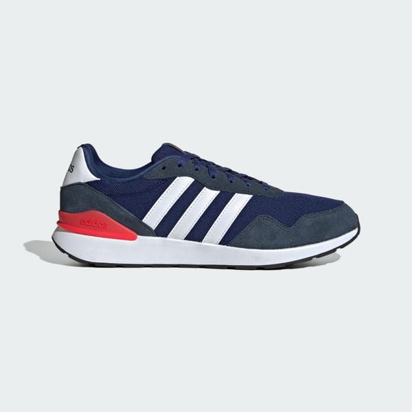 Buty Run 60s 4.0. Białe buty trekkingowe męskie Adidas, bez zapięcia, trekkingowe. Za 259.00 zł.