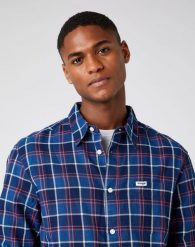 WRANGLER LS 1PKT SHIRT MĘSKA KOSZULA DŁUGI RĘKAW MID INDIGO W5A11BX8E 112141402. Niebieskie koszule męskie Wrangler, m, bez wzorów, bez kołnierzyka, bez ramiączek. Za 199.99 zł.