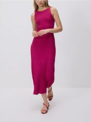 Sukienka z metalizowaną nitką - fuksja. Czerwone sukienki damskie Reserved, l, bez wzorów, z dzianiny, bez kołnierzyka, bez ramiączek, rozkloszowane. Za 199.99 zł.