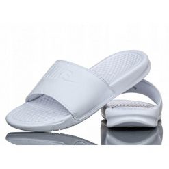 Klapki Sportowe Damskie Nike Benassi Jdi. Białe klapki damskie Nike, bez wzorów, bez obcasa. Za 129.40 zł.