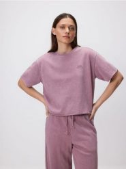 Krótki t-shirt z nadrukiem - fioletowy. Fioletowe t-shirty damskie Reserved, l, bez wzorów, z bawełny, bez kołnierzyka. Za 59.99 zł.