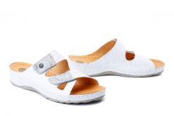 DR. BRINKMANN 700517-03 weiss, klapki profilaktyczne damskie. Białe klapki damskie Dr. Brinkmann, bez wzorów, ze skóry, bez obcasa. Za 279.92 zł.
