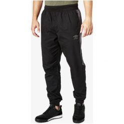 Umbro Spodnie Woven , czarny, rozmiar M. Czarne spodnie materiałowe męskie Umbro, bez wzorów, z bawełny. W wyprzedaży za 71.99 zł.