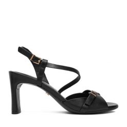 Sandały GINO ROSSI. Czarne sandały damskie Gino Rossi, bez wzorów, bez obcasa, na słupku. Za 379.99 zł.