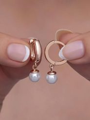 Lodie Silver Srebrne kolczyki-kreole rozmiar: onesize. Szare kolczyki damskie Lodie Silver, z perłą, srebrne. Za 56.99 zł.