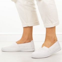 Białe skórzane półbuty damskie Filippo Dp7660/26. Białe półbuty damskie Filippo, bez wzorów, z jeansu, casualowe, z okrągłym noskiem, bez obcasa, na płaskiej podeszwie. Za 219.00 zł.