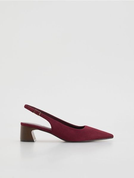 Czółenka z odkrytą piętą - fioletowy. Fioletowe czółenka damskie Reserved, bez wzorów, bez obcasa. Za 119.99 zł.