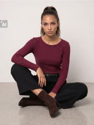 Prążkowana koszulka z domieszką wiskozy - bordowy. Czerwone t-shirty damskie Sinsay, l, bez wzorów, prążkowane, bez kołnierzyka. Za 29.99 zł.